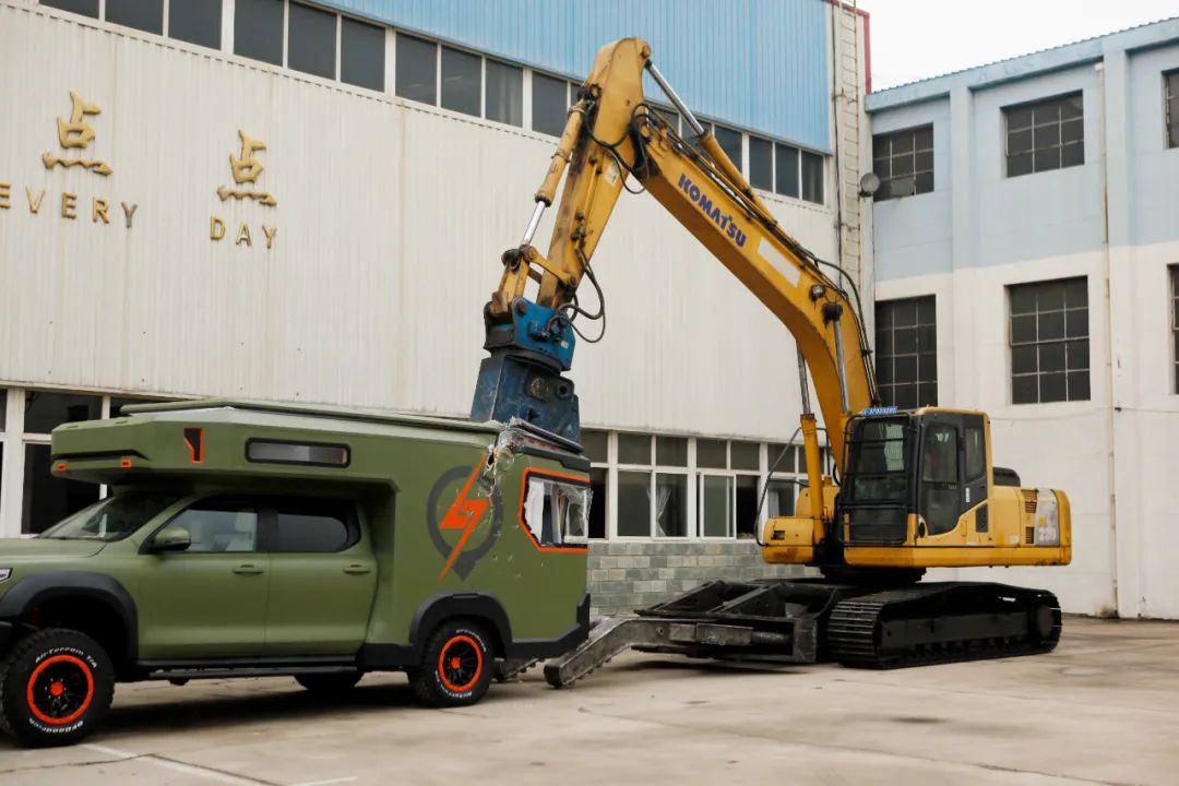 砸掉山海炮旅居車，覽眾房車究竟在搞什么？